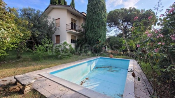 casa indipendente in vendita a Moniga del Garda