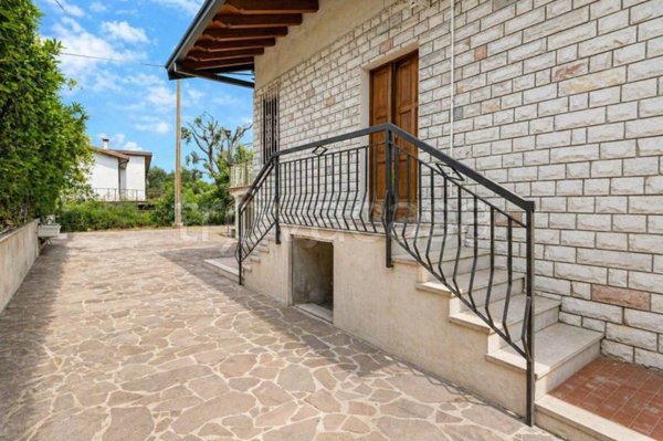 casa indipendente in vendita a Moniga del Garda
