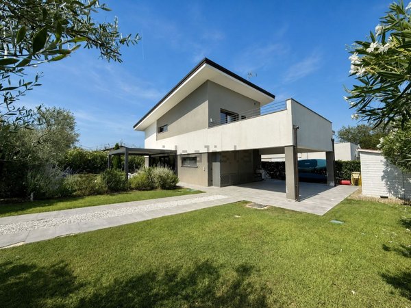 casa indipendente in vendita a Moniga del Garda