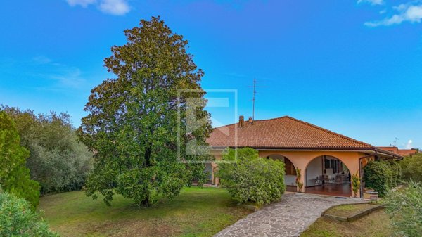 casa indipendente in vendita a Moniga del Garda