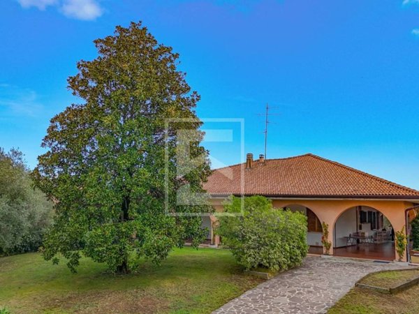 casa indipendente in vendita a Moniga del Garda