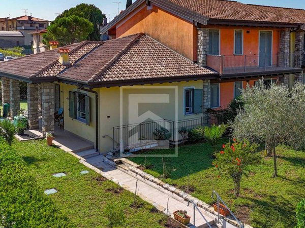 casa indipendente in vendita a Moniga del Garda