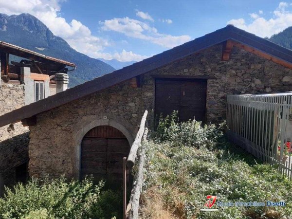 casa indipendente in vendita a Monno