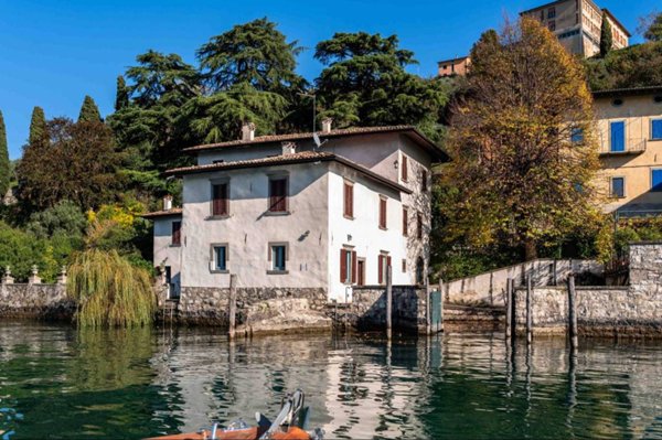 casa indipendente in vendita a Monte Isola in zona Carzano
