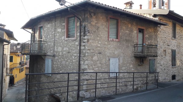 casa indipendente in vendita a Monte Isola in zona Senzano