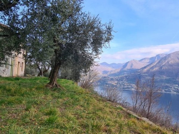 casa indipendente in vendita a Monte Isola in zona Carzano