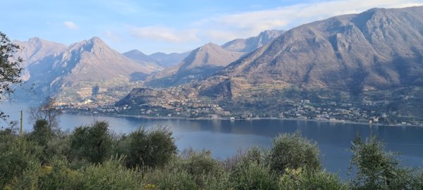 casa indipendente in vendita a Monte Isola in zona Carzano