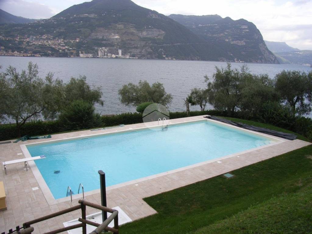 appartamento in vendita a Monte Isola in zona Menzino
