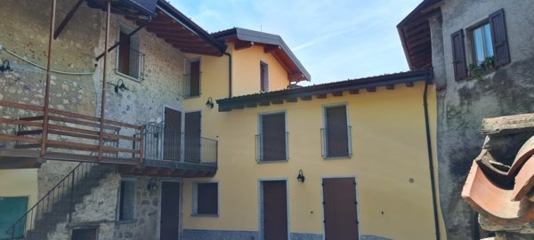 appartamento in vendita a Monte Isola in zona Masse