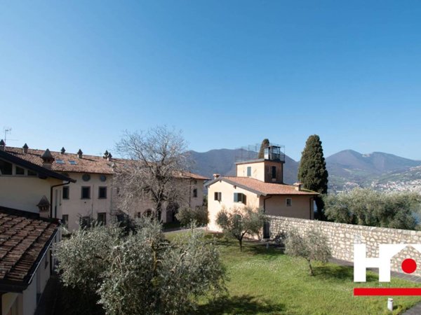 appartamento in vendita a Monte Isola in zona Menzino