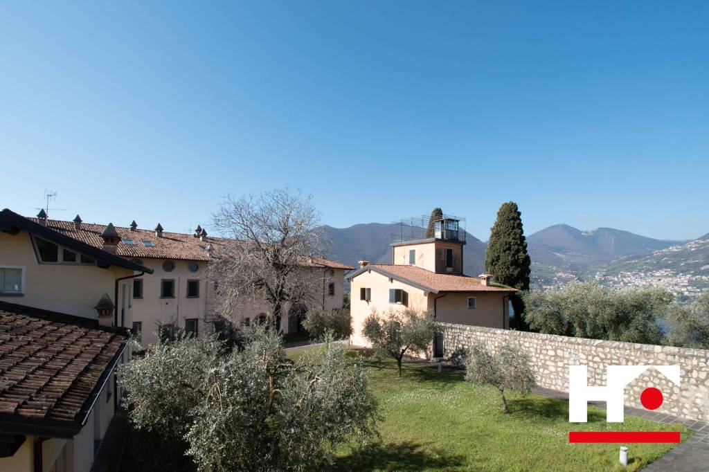 appartamento in vendita a Monte Isola in zona Menzino