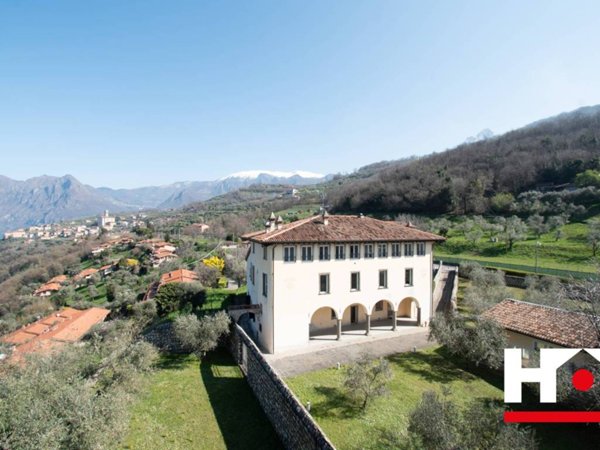 casa indipendente in vendita a Monte Isola in zona Menzino