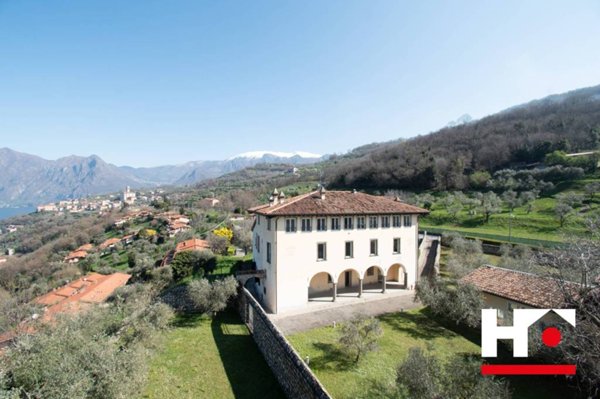casa indipendente in vendita a Monte Isola in zona Menzino