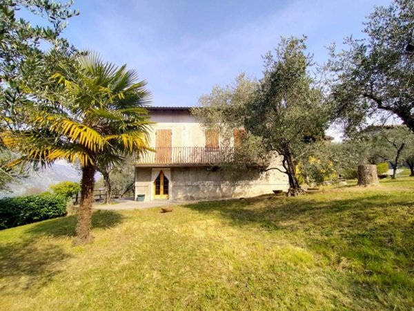 casa indipendente in vendita a Monte Isola in zona Siviano