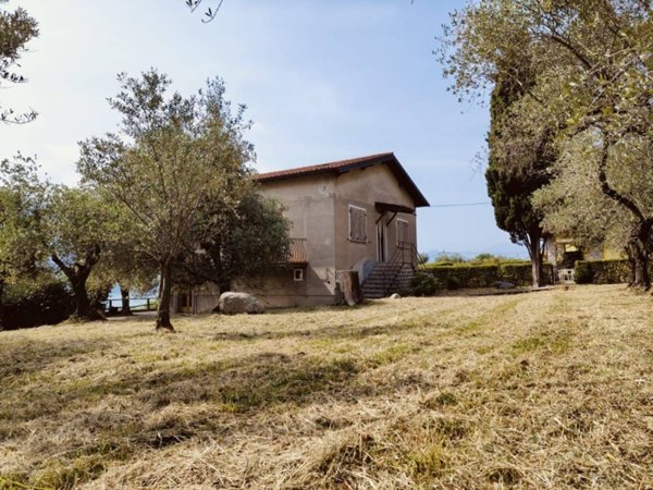 casa indipendente in vendita a Monte Isola in zona Siviano