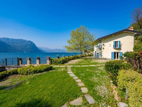 casa indipendente in vendita a Monte Isola in zona Siviano