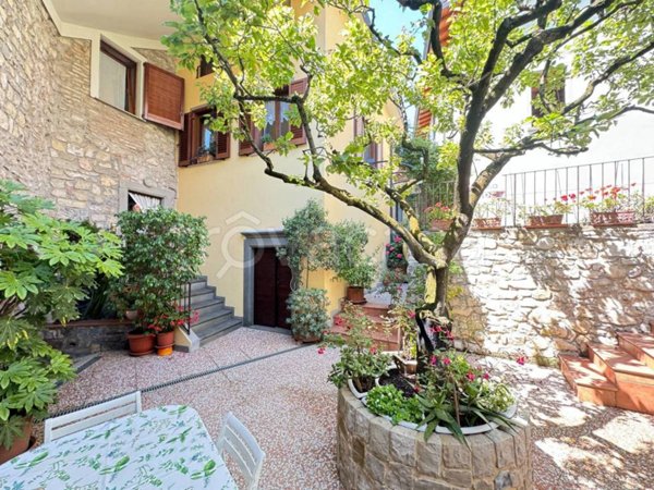 casa indipendente in vendita a Monte Isola in zona Siviano