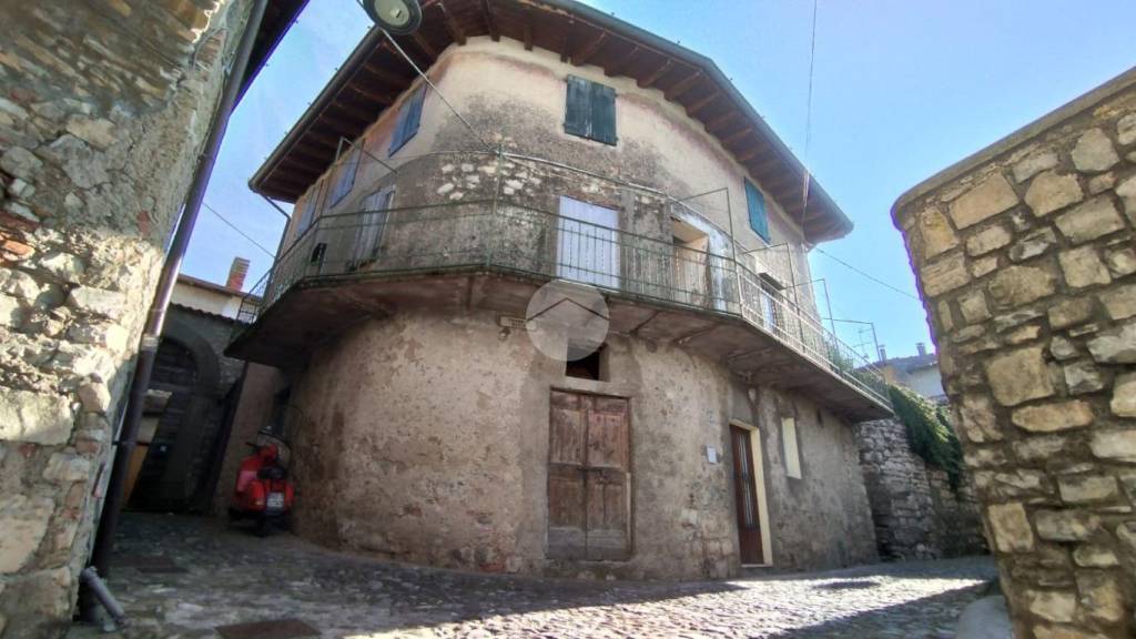 casa indipendente in vendita a Monte Isola in zona Masse