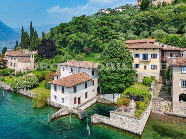 casa indipendente in vendita a Monte Isola in zona Siviano