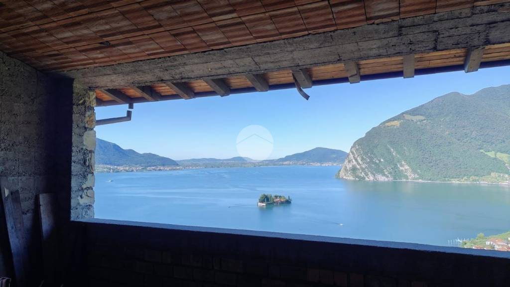 casa indipendente in vendita a Monte Isola in zona Senzano
