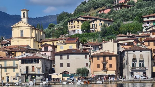 appartamento in vendita a Monte Isola in zona Peschiera Maraglio