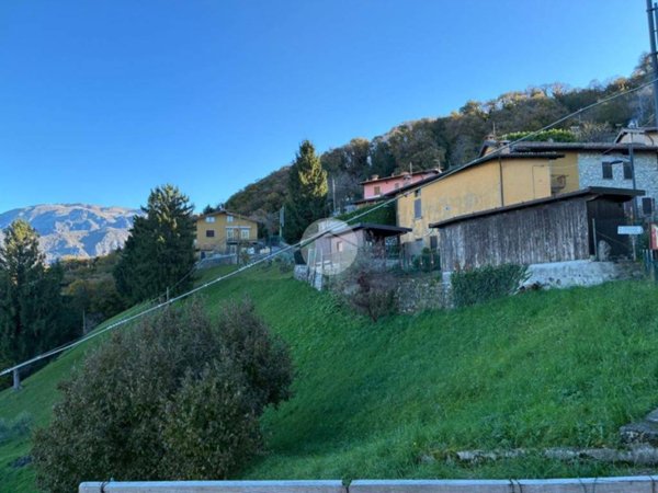 casa indipendente in vendita a Monte Isola in zona Cure