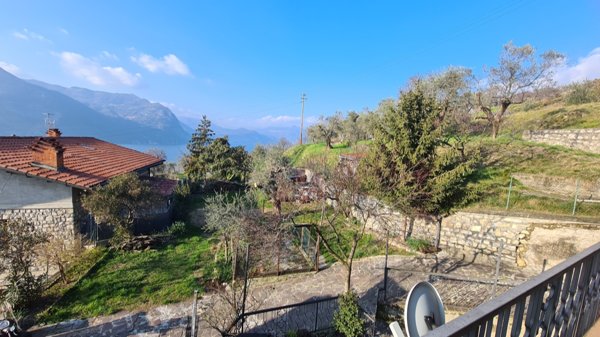 casa indipendente in vendita a Monte Isola in zona Peschiera Maraglio