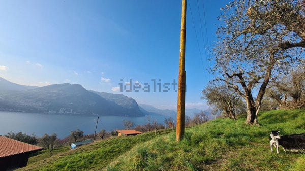villa in vendita a Monte Isola in zona Senzano