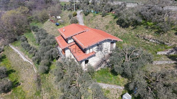 quadrivano in vendita a Monte Isola in zona Senzano