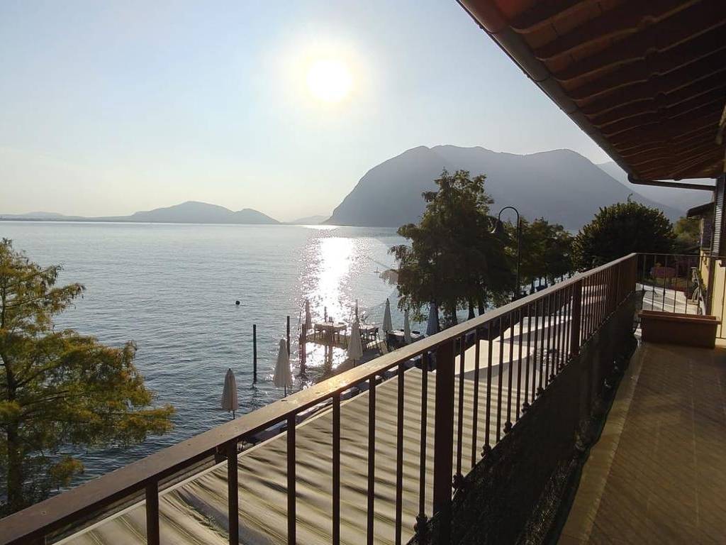 appartamento in vendita a Monte Isola in zona Peschiera Maraglio