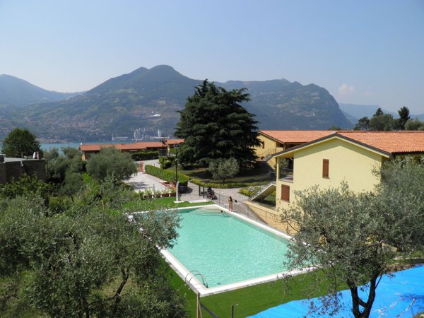 appartamento in vendita a Monte Isola in zona Menzino