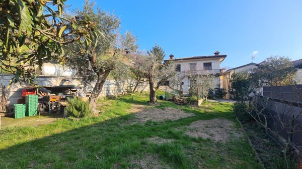 casa indipendente in vendita a Monte Isola in zona Peschiera Maraglio