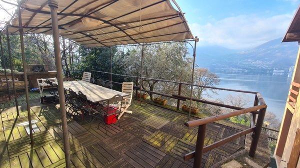 casa indipendente in vendita a Monte Isola in zona Menzino
