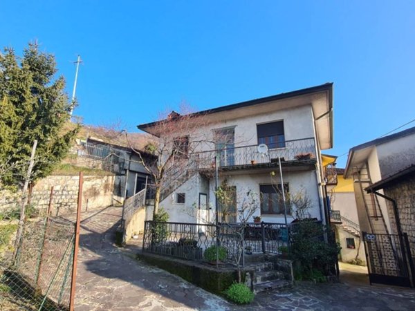 casa indipendente in vendita a Monte Isola in zona Senzano
