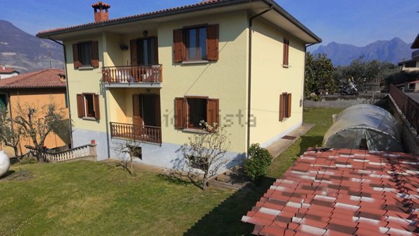 appartamento in vendita a Monte Isola in zona Menzino