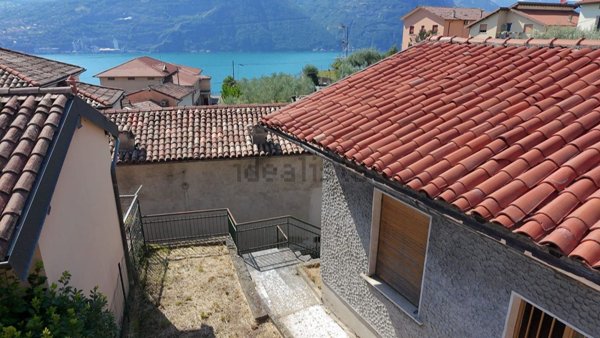 casa indipendente in vendita a Monte Isola in zona Siviano