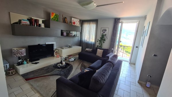 appartamento in vendita a Monte Isola in zona Menzino