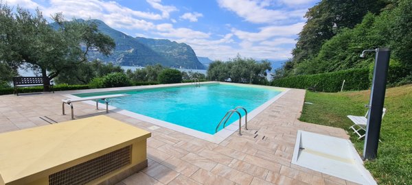 appartamento in vendita a Monte Isola in zona Menzino