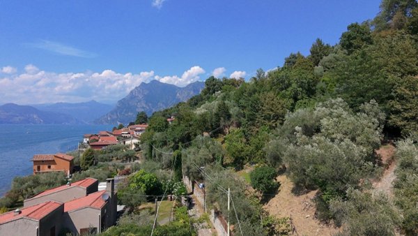 terreno in vendita a Monte Isola in zona Siviano
