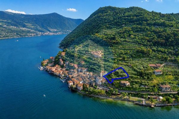 terreno in vendita a Monte Isola in zona Carzano