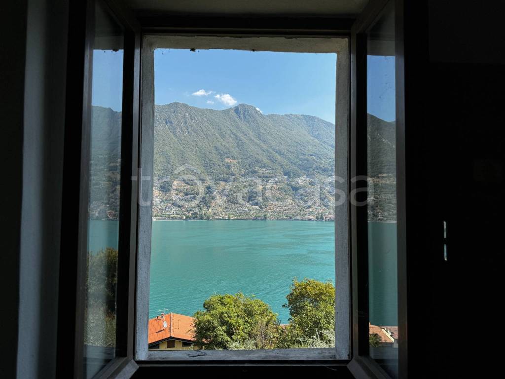 appartamento in vendita a Monte Isola in zona Carzano