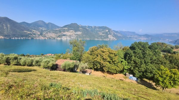 terreno in vendita a Monte Isola