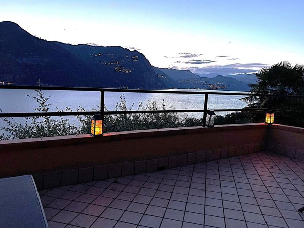 appartamento in vendita a Monte Isola in zona Menzino