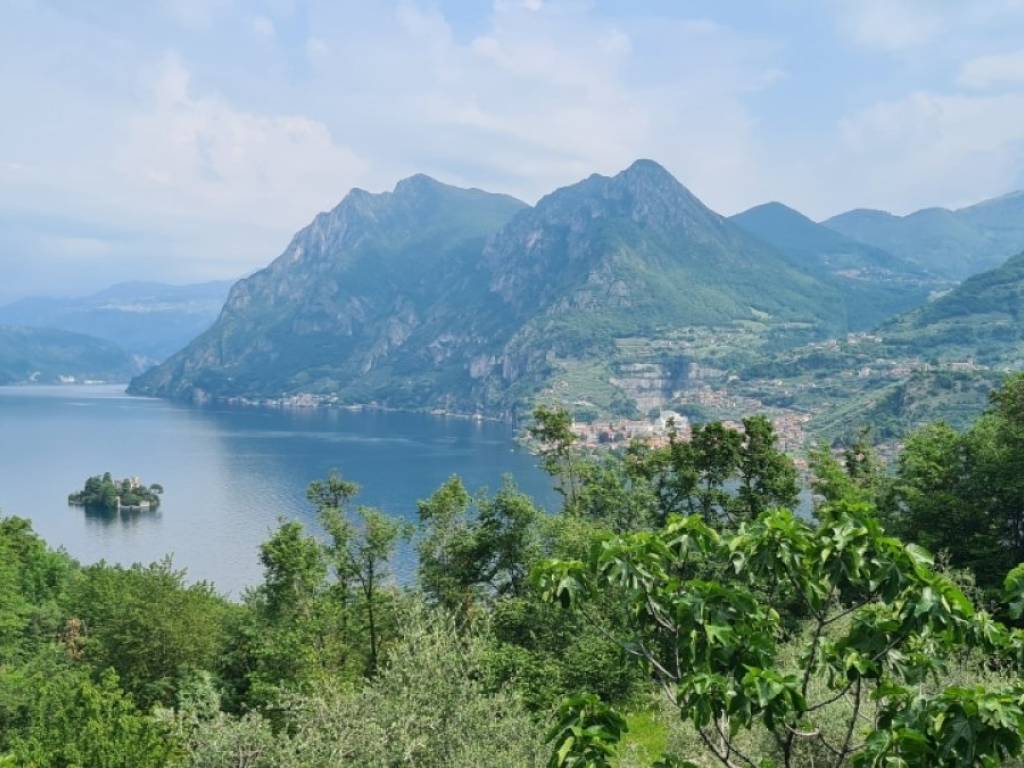 terreno in vendita a Monte Isola