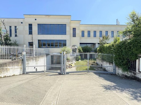 locale commerciale in vendita a Monticelli Brusati