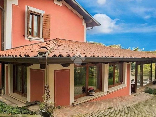 intera palazzina in vendita a Monticelli Brusati