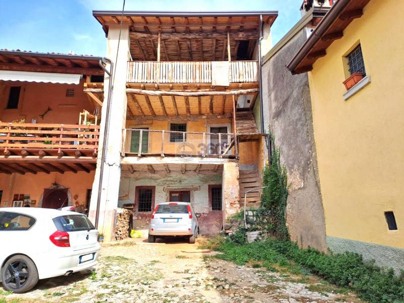 casale in vendita a Monticelli Brusati