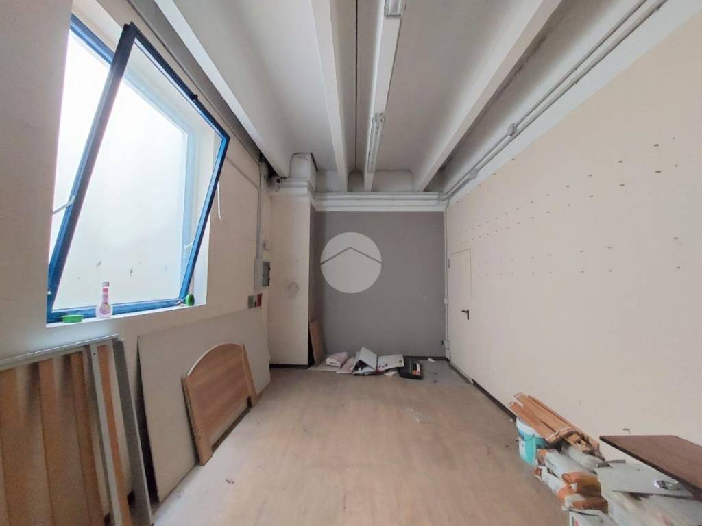 locale commerciale in vendita a Monticelli Brusati