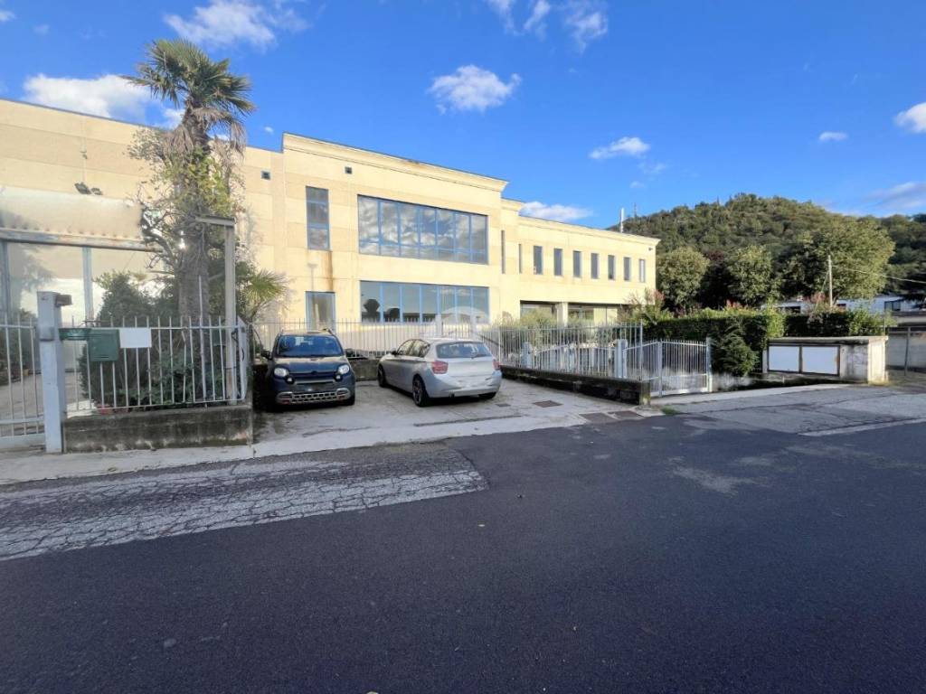 ufficio in vendita a Monticelli Brusati