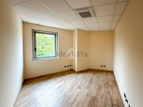 ufficio in vendita a Monticelli Brusati